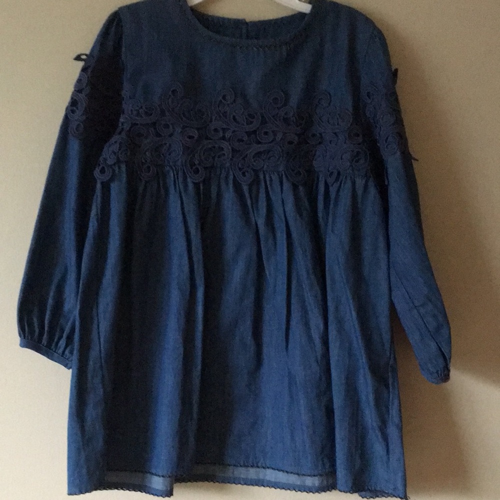 Denim dress with long sleeves and lace appliqué